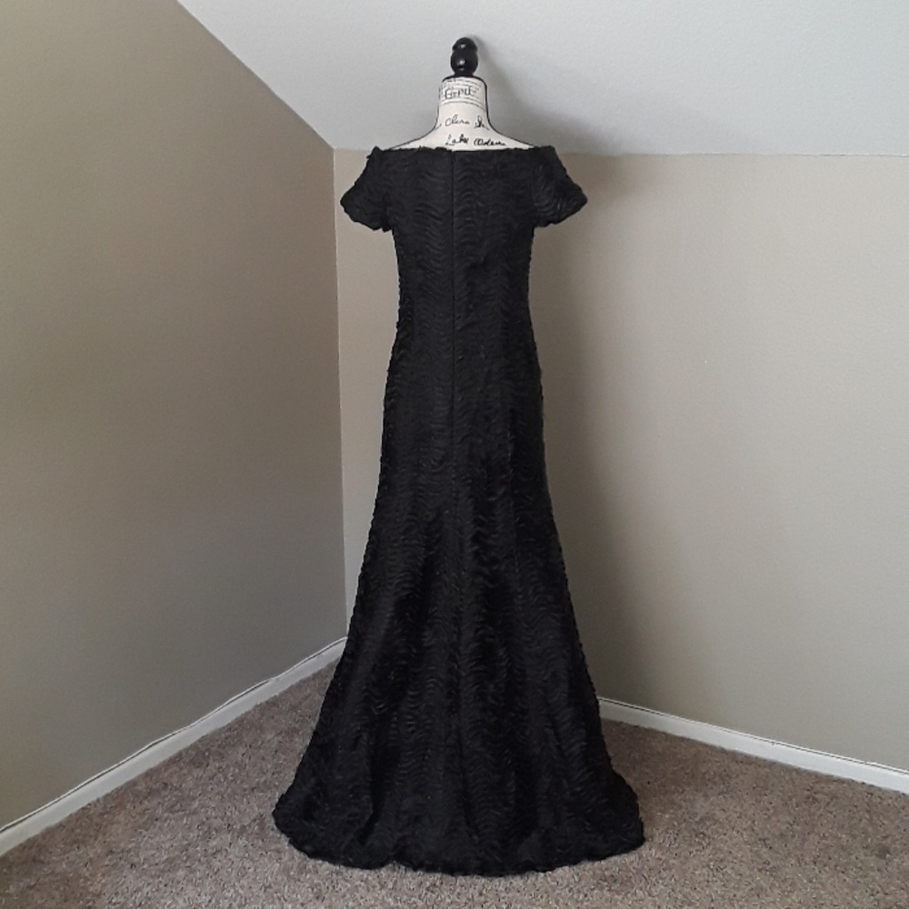 NWT, B Michael America Red Collection Textured Gown - Picture 7 of 16